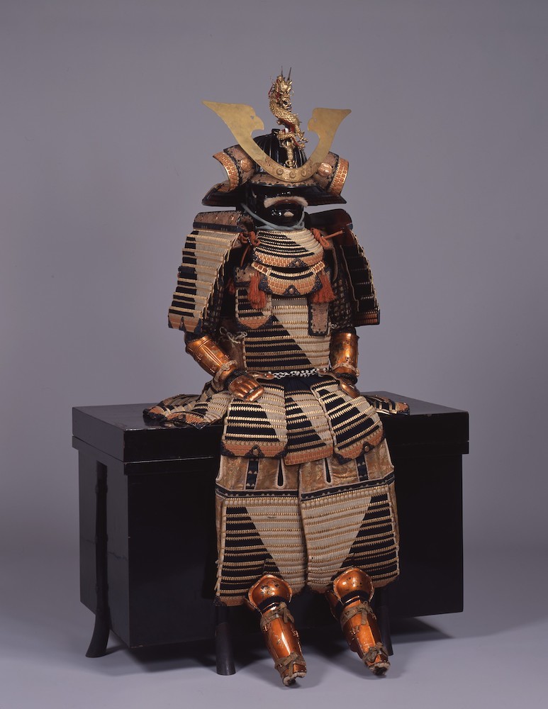 《白紺糸威丸胴具足》江戸時代後期　江戸東京博物館所蔵
