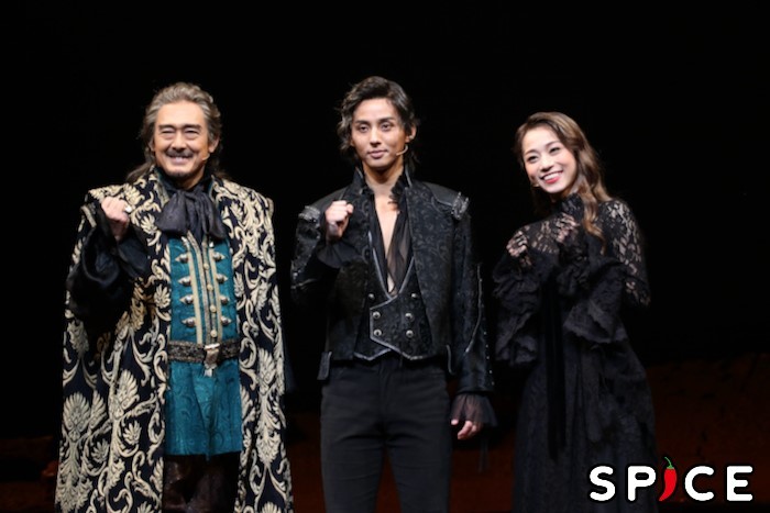 （左から）鶴見辰吾、藤ヶ谷太輔、真彩希帆 