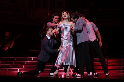 柚香光出演『BURN THE FLOOR -COLOR MY HEART-』開幕　舞台写真・キャストコメントが到着