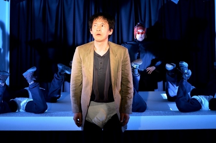 内藤裕敬が演出した、第14回公演『ストレッチポリマーインターフェース』（2014年） 。