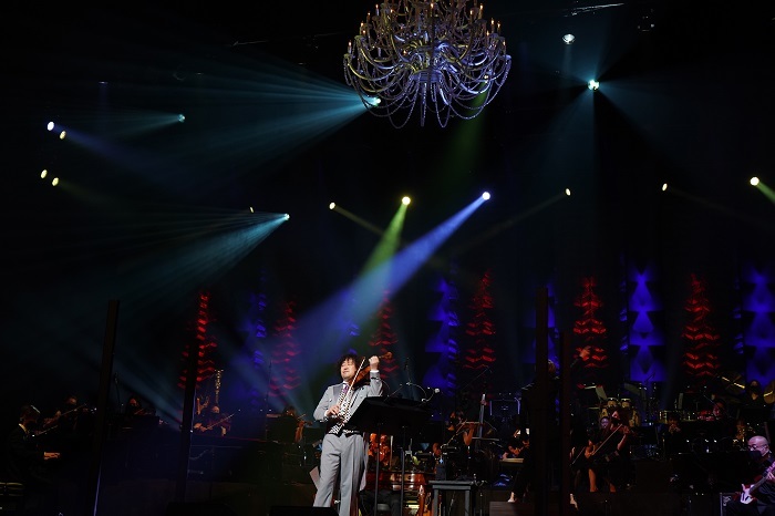 『葉加瀬太郎 30th Anniversary オーケストラコンサート2021 ～The Symphonic Sessions～』より photo : Naná Yoshimura
