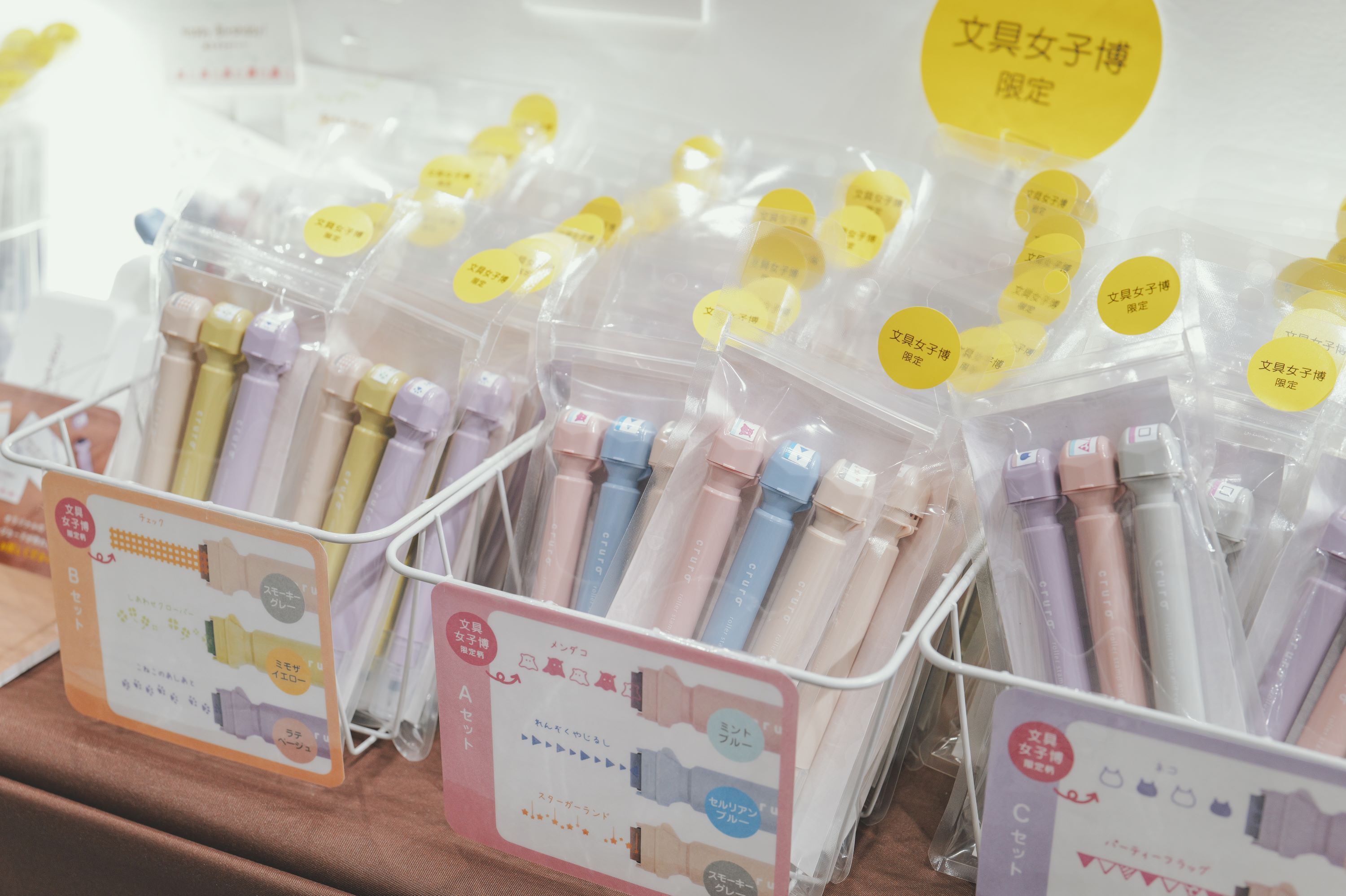 ペンとローラースタンプが一体になったスタンプペンセット 2,200円（税込）