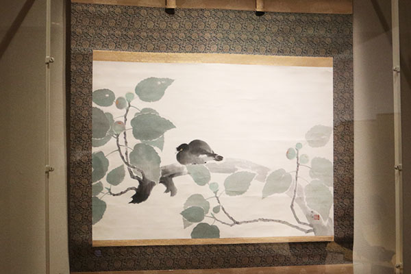 横山大観《叭呵鳥》1927（昭和2）年。叭呵鳥（はっかちょう）は中国原産のムクドリの一種で、水墨画の定番の画題