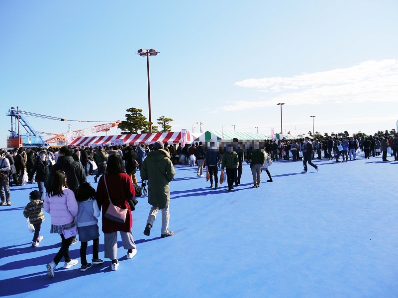 大洗港第4埠頭会場では、あんこう祭前日より「ガルパンミニミニホビーショー」を開催。新作グッズの先行販売や新作フィギュアの展示などで盛り上がった。