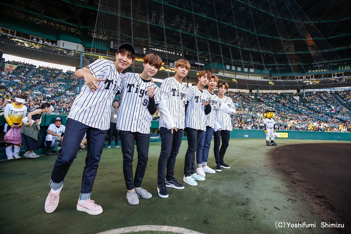 防弾少年団 Bts が大阪城ホール 吉本新喜劇 阪神甲子園球場で防弾旋風を巻き起こす Spice エンタメ特化型情報メディア スパイス