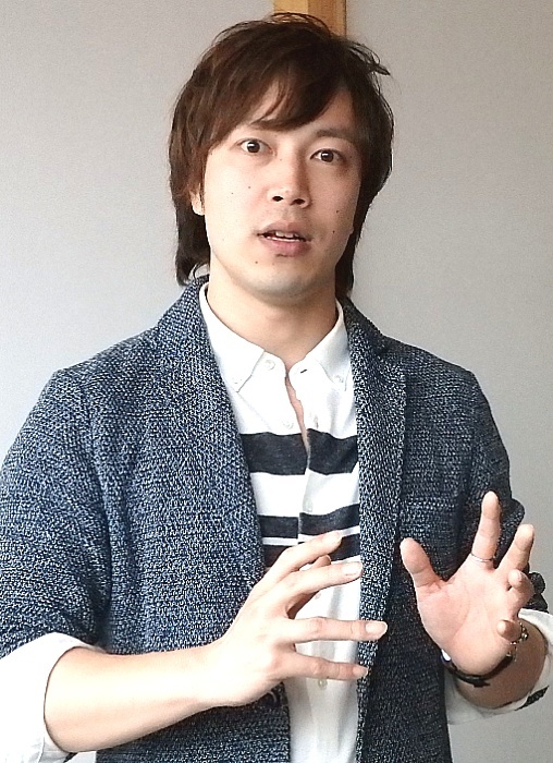 カジモド役の飯田達郎