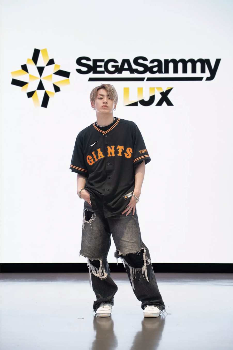 3rdユニホームのプレゼントも！ プロダンスチーム「sega Sammy Lux」が614の巨人戦に登場spice Goo ニュース