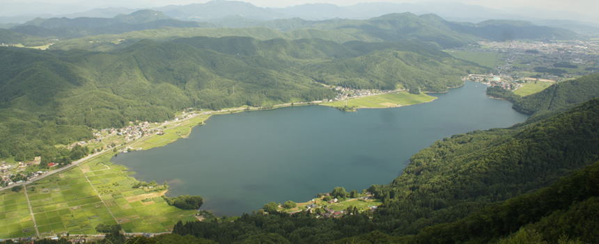 会場の中心となる木崎湖