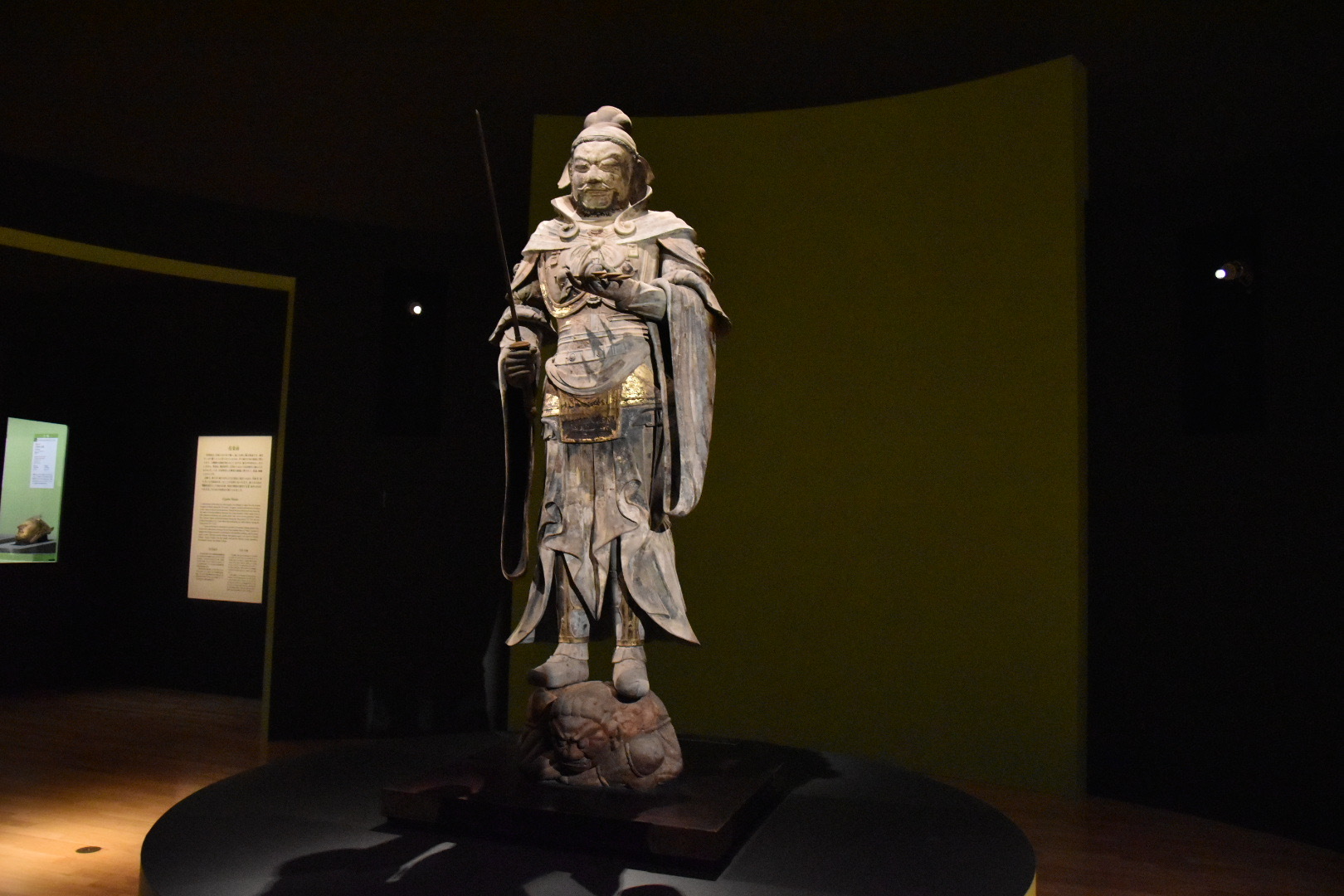 持国天立像（重要文化財）　飛鳥時代 7世紀　奈良・當麻寺