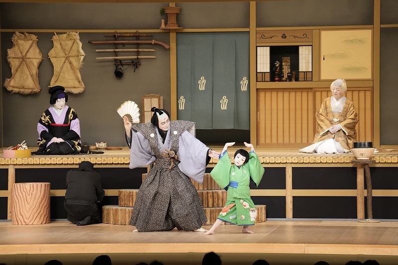 夜の部『彦山権現誓助剱』（左より）お園=片岡孝太郎、毛谷村六助=片岡仁左衛門、一味斎孫弥三松=中村秀乃介、お幸=中村東蔵 ／(C)松竹