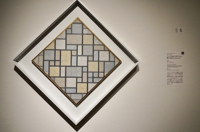 ピート・モンドリアン《グリッドのあるコンポジション5：菱形、色彩のコンポジション》1919年、クレラー=ミュラー美術館