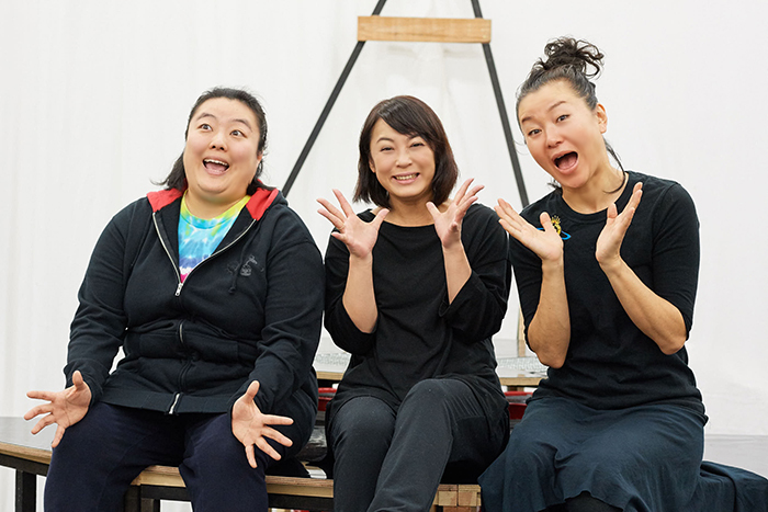 （左から）安田カナ、佐藤仁美、明星真由美