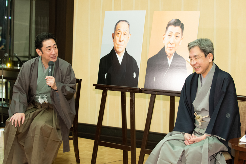 右より中村梅玉、（パネル右より六世中村歌右衛門、七世中村芝翫）、中村芝翫