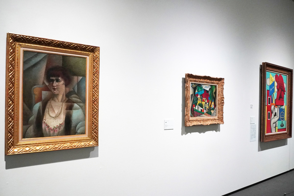 左： ジャン・メッツァンジェ《首飾りを着けた若い女》1911　油彩、カンヴァス　中央：ジャン・メッツァンジェ《風景》1913　油彩、カンヴァス　右：ジャン・メッツァンジェ《スフィンクス》1920　油彩・カンヴァス