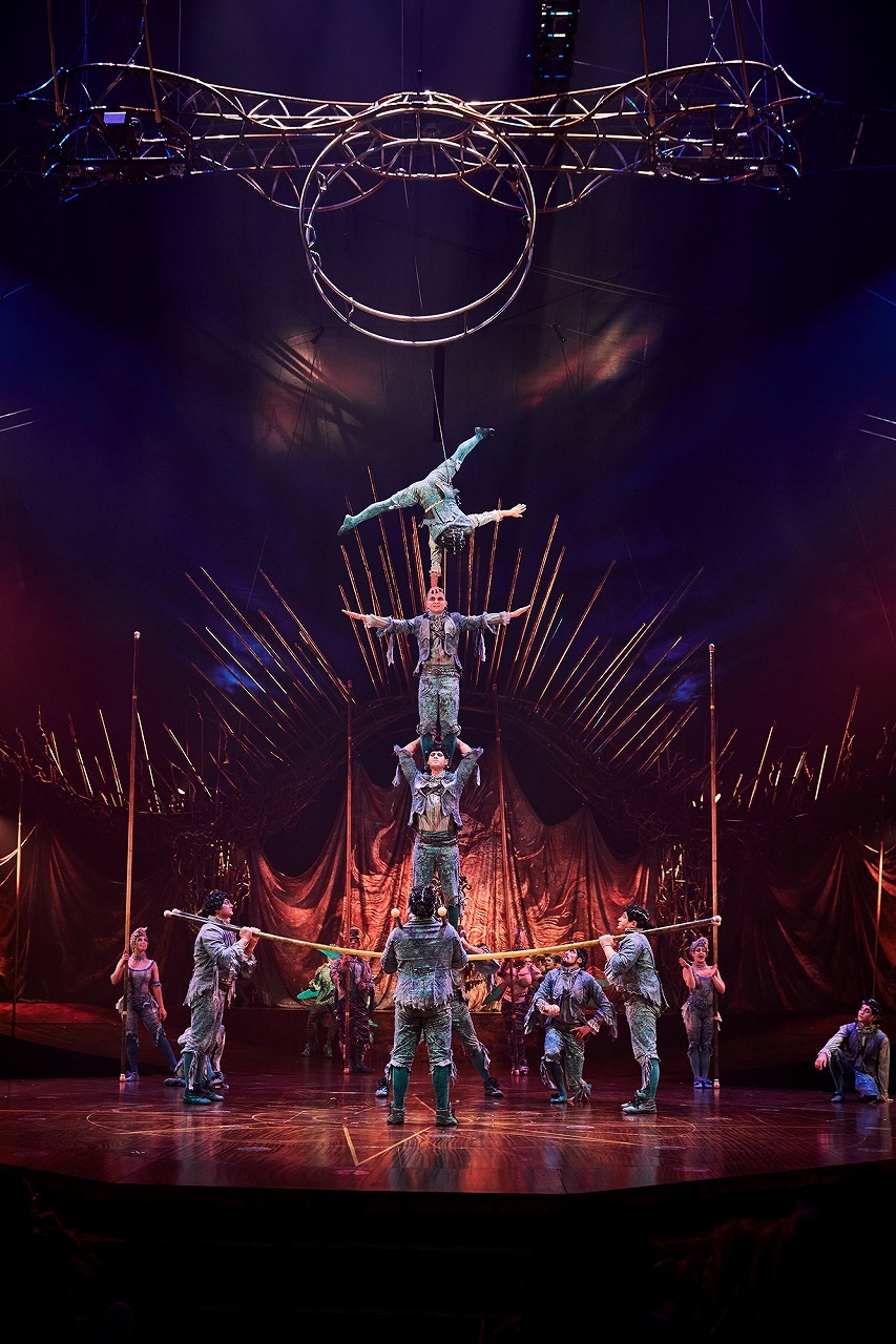 アクロ・ポール 　Photos: Cirque du Soleil 2021 / Costumes: Dominique Lemieux