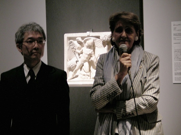 プレスプレビューのようす （左から）飯塚隆 主任研究員、本展監修者・美術史家 ルドヴィーカ・セブレゴンディ