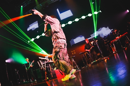 梓川、「苦手」だったライブが「めっちゃ楽しい」空間にーーメジャーデビューも発表されたZepp Shinjuku（TOKYO）公演をレポート