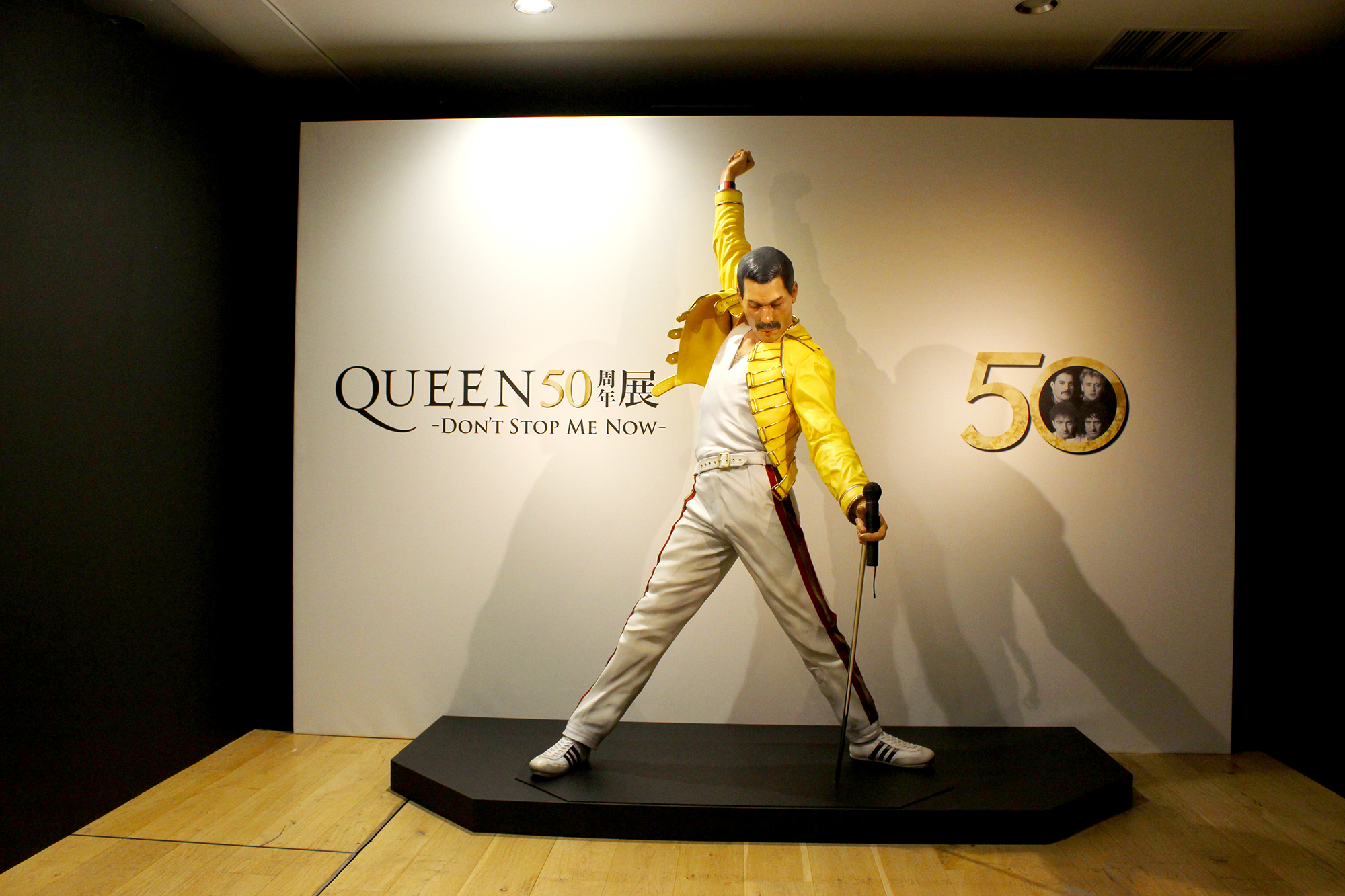 『QUEEN50周年展-DON’T STOP ME NOW-』