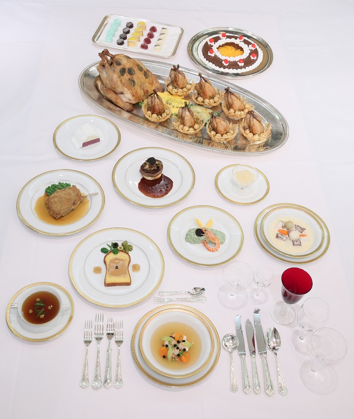 明治天皇の午餐会（1887(明治20)年5月13日）の料理の再現模型　明治記念館蔵