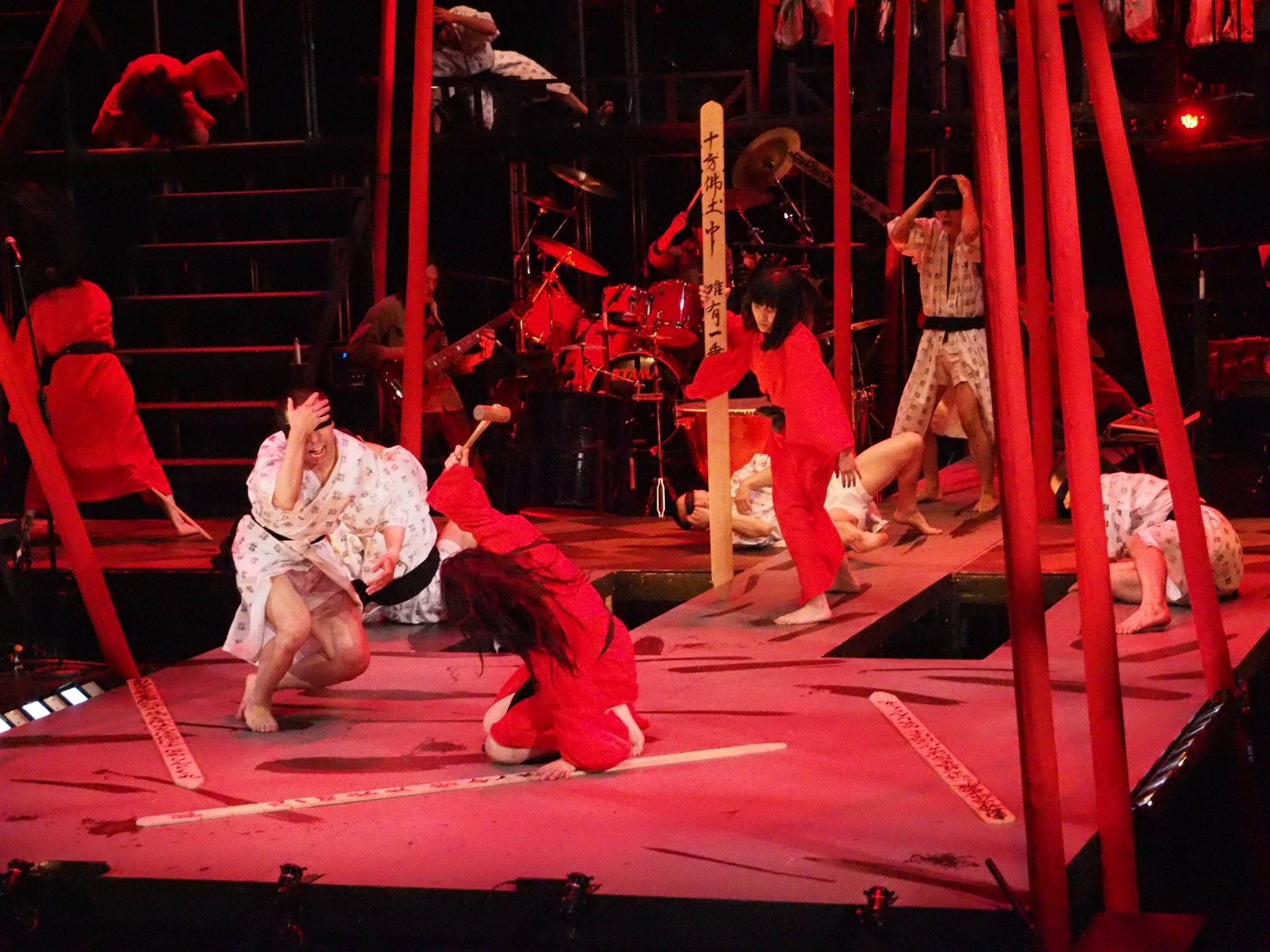 2015年の万有引力『身毒丸』ゲネプロより 写真提供：演劇実験室◉万有引力