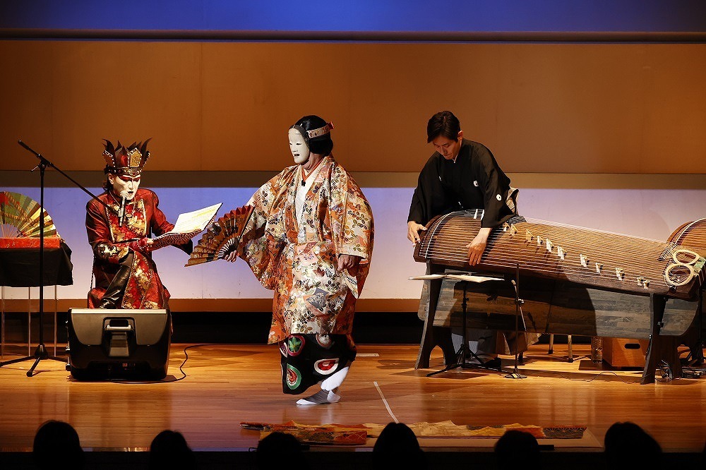 「悪魔×能×二十五絃箏『能魔ヰ三重箏(のうまいさんじゅうそう)』」