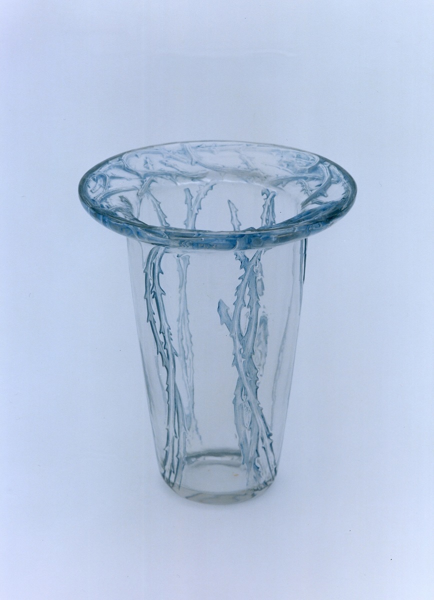 花瓶《棘》1913年　透明ガラス、プレス成形、ブルー・パチネ