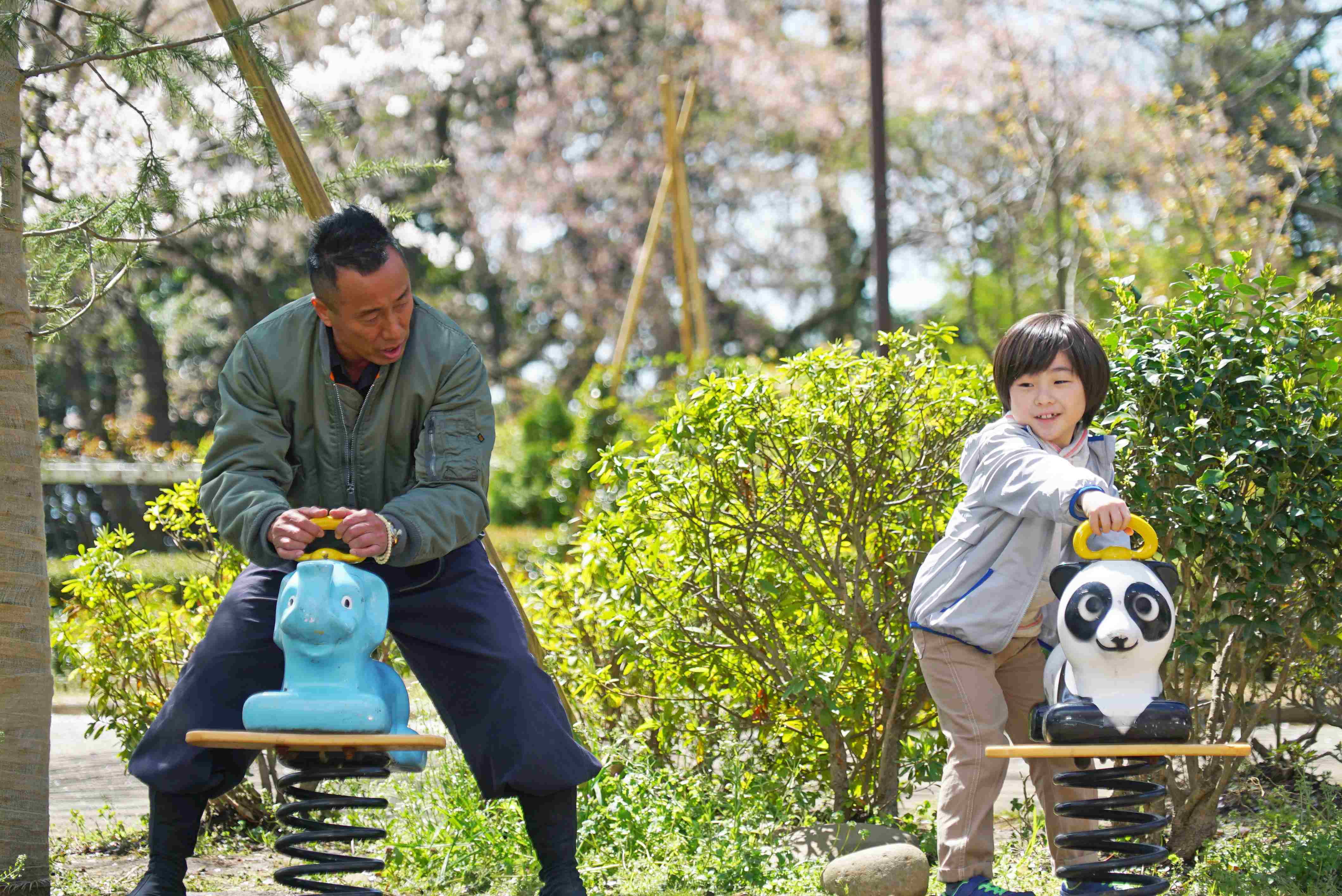 長渕剛が飯島直子の強烈なビンタをくらい 太陽を感じる 映画 太陽の家 予告編 場面写真を解禁 Spice エンタメ特化型情報メディア スパイス