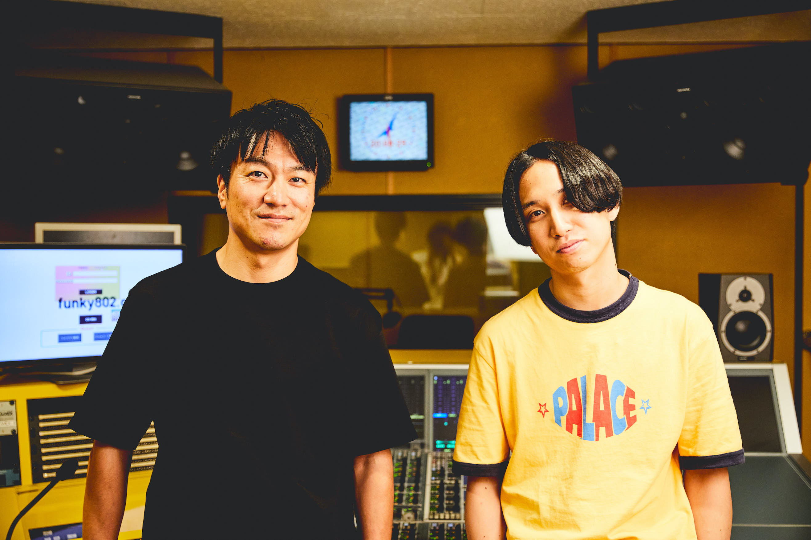 飯室大吾（FM802 DJ）× はっとり（マカロニえんぴつ） 撮影＝渡邉一生