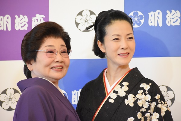（左から）泉ピン子 坂本冬美
