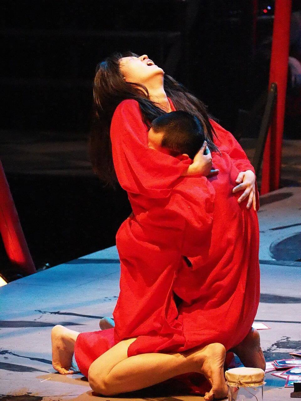 2015年の万有引力『身毒丸』ゲネプロより 提供：演劇実験室◉万有引力