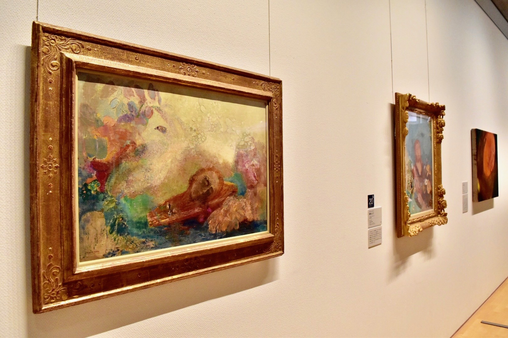 左：オディロン・ルドン　《オルフェウスの死》1905-1910年頃　岐阜県美術館