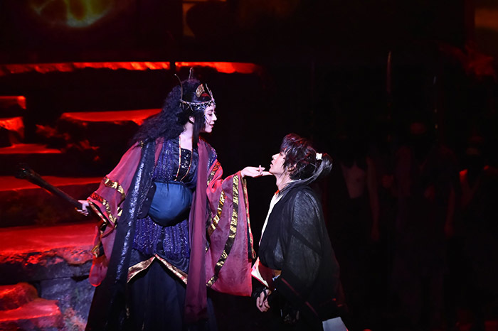 左から比嘉愛未、山崎賢人 （撮影：阿部章仁）