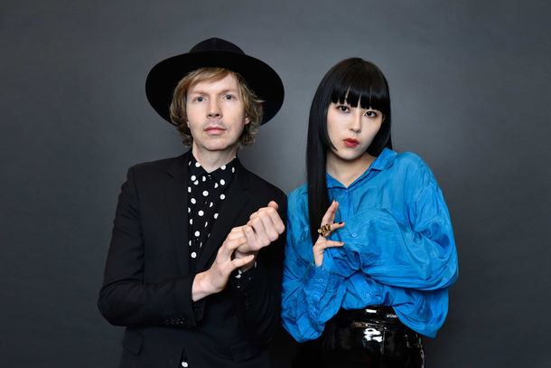 左からBeck、DAOKO。