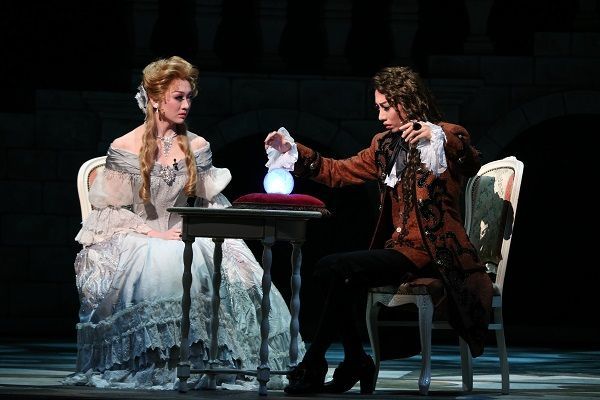 宝塚歌劇のフランス大革命もの上演史に、新たに刻まれた美弥るりかの ...