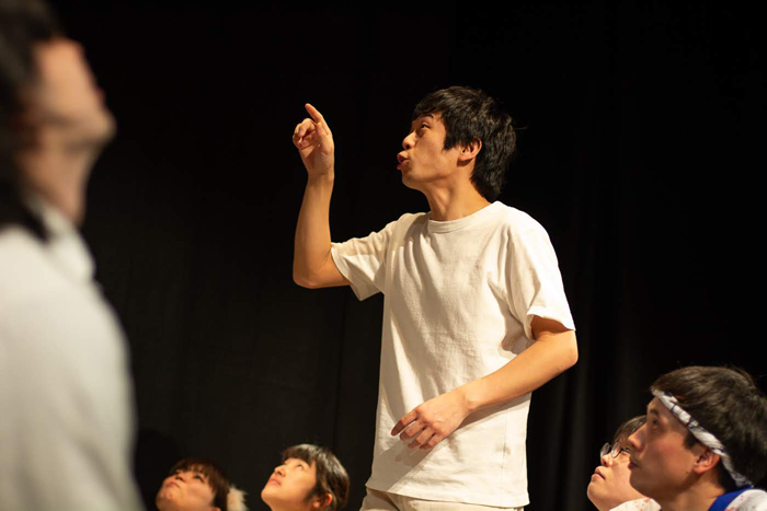 前回公演『懺悔室、充実の4LDK』舞台写真　（写真：塚田史香）