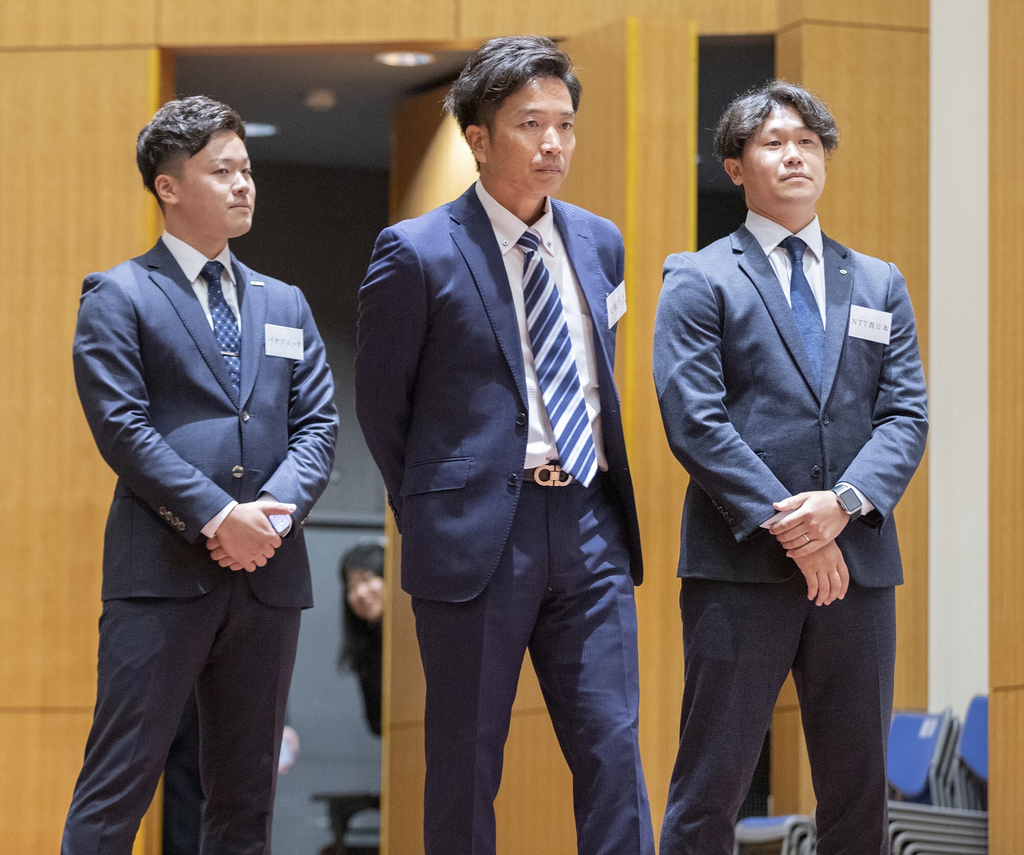 登壇した近畿地区3チームの代表者。右端がNTT西日本の代表 ©︎さいとうりょうこ