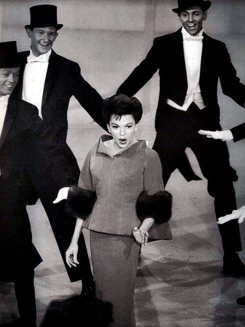 「ジュディ・ガーランド・ショウ」（1963～64年）で踊るエヴァンス
