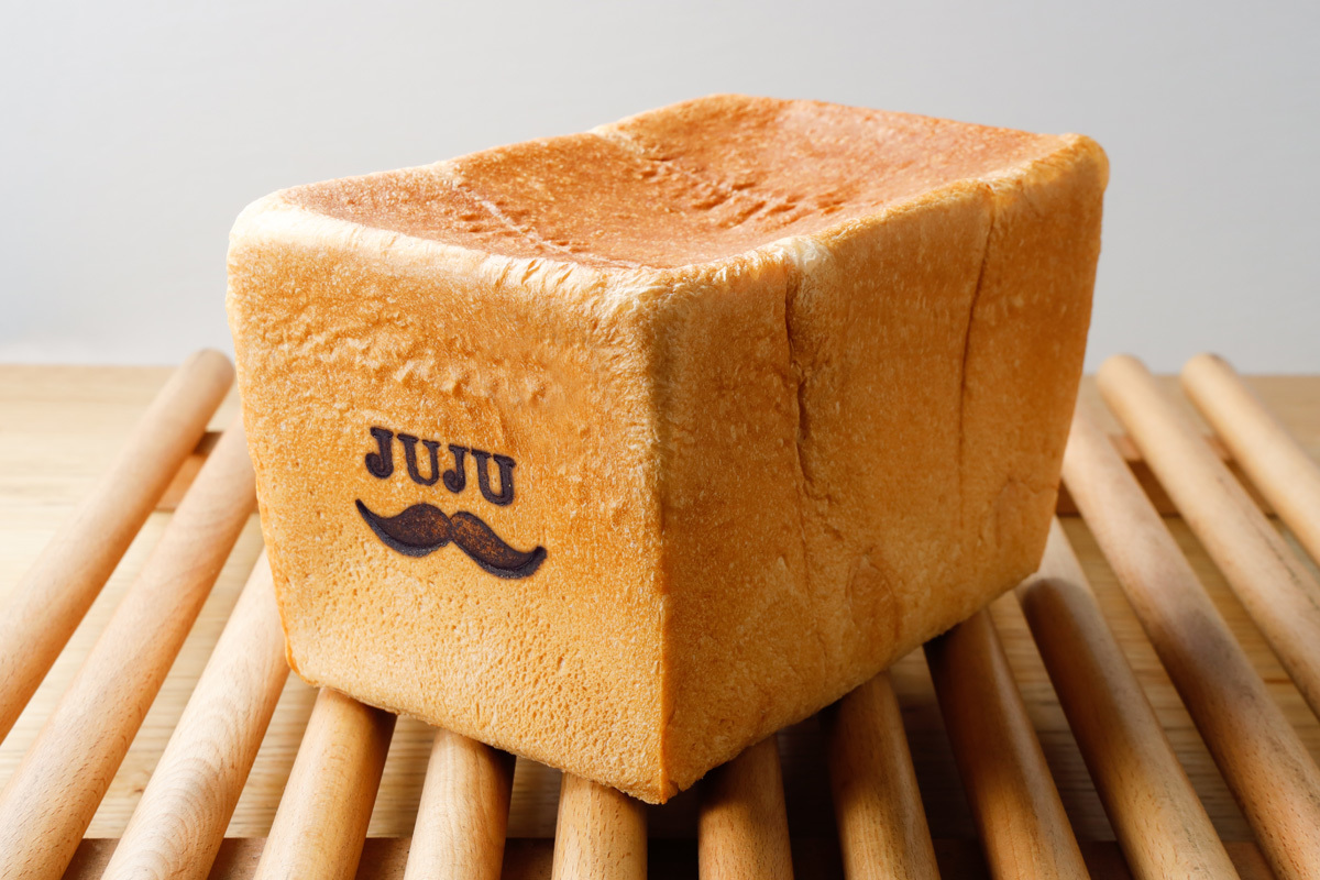 先着順のお土産「JUJUロゴ入りパン」