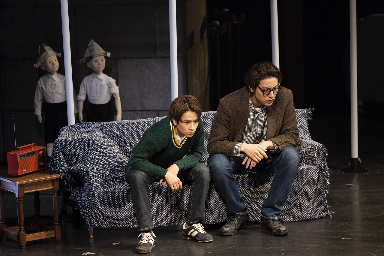 『愛するとき 死するとき』2部「ある古い映画／グループ」（左から）前田旺志郎、小柳友 　撮影：牧野智晃
