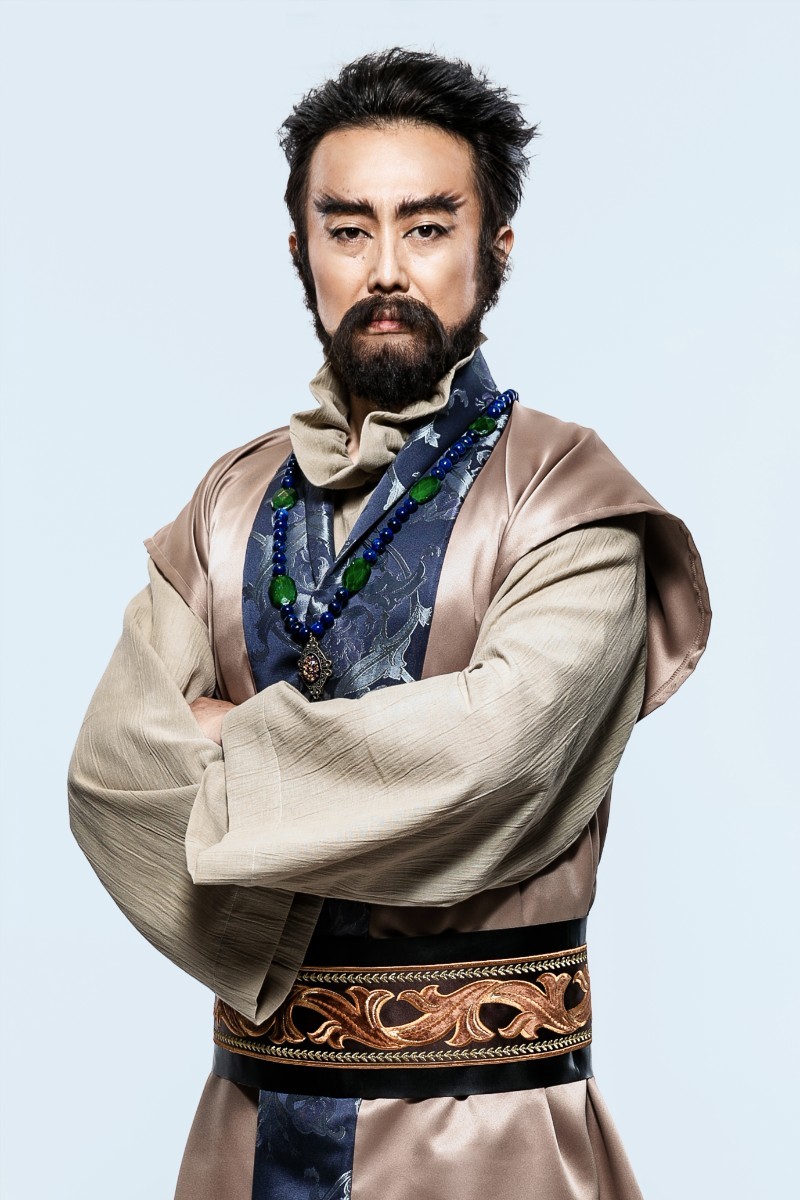クムジ役 久ヶ沢徹 (C)草凪みずほ・白泉社／舞台『暁のヨナ』製作委員会