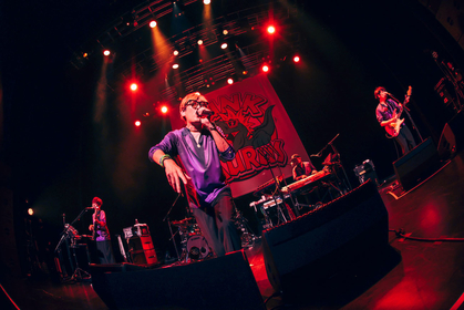 スガ シカオ、ニューアルバム『イノセント』の名を冠した6都市7公演の全国ツアー開催決定
