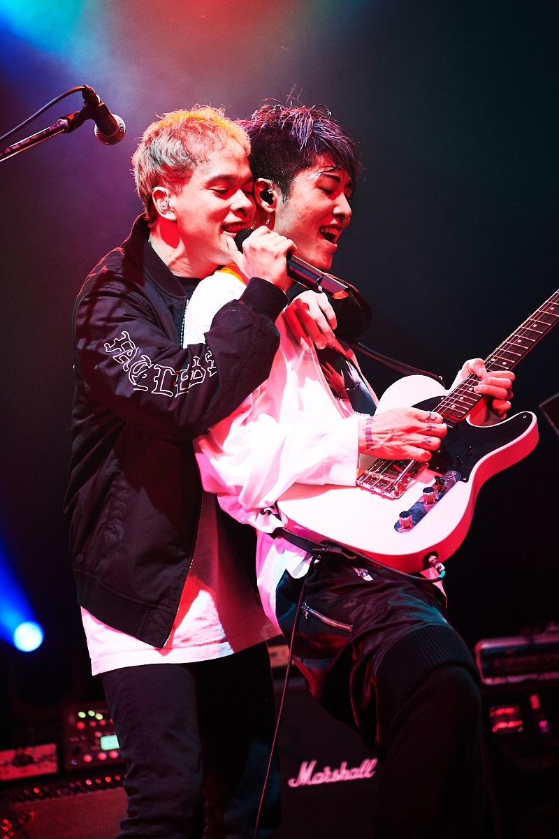 MIYAVI＆Masato（coldrain） 2017.12.7 Zepp DiverCity 撮影＝Yusuke Okada