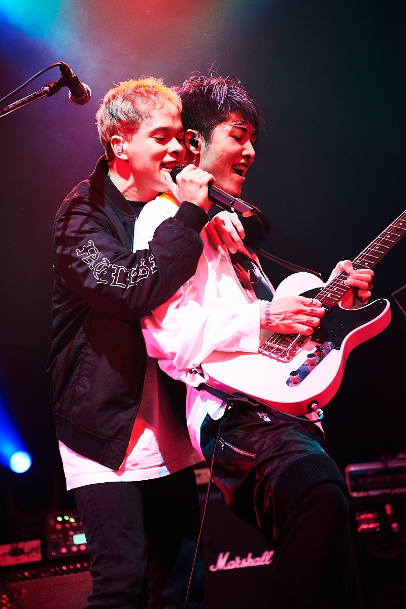 MIYAVI＆Masato（coldrain）　2017.12.7　Zepp DiverCity　撮影＝Yusuke Okada