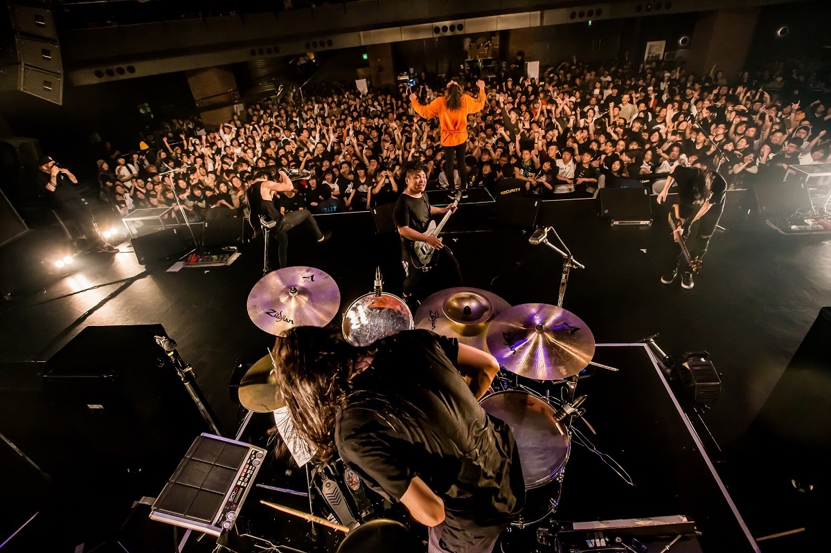 CRYSTAL LAKE　photo by TAKASHI KONUMA