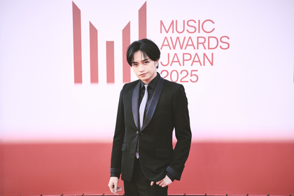 中島健人がアンバサダー『MUSIC AWARDS JAPAN』レッドカーペットに潜入、ミセスやYOASOBI、ちゃんみな、藤井 風らが喜び表す