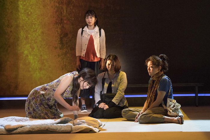  「母と惑星について、および自転する女たちの記録」 撮影：引地信彦