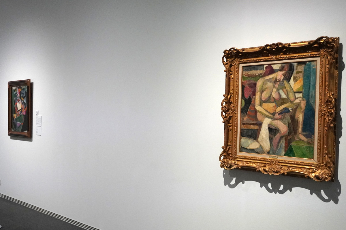 右：アルベール・グレーズ《座る裸婦》1909　油彩・カンヴァス