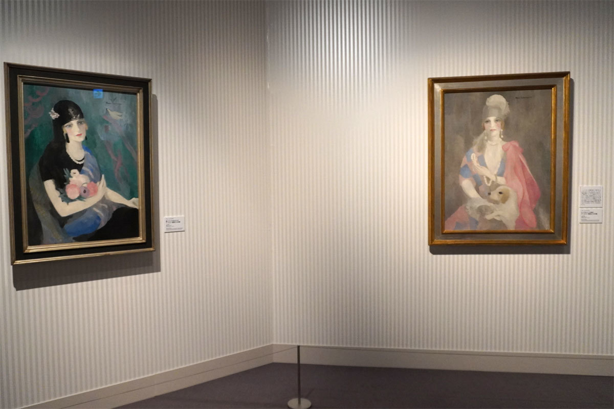 左：マリー・ローランサン《黒いマンテラをかぶったグールゴー男爵夫人の肖像》1923年頃　油彩/キャンヴァス　 右：マリー・ローランサン《ピンクのコートを着たグールゴー男爵夫人の肖像》1923年頃　油彩/キャンヴァス　いずれもパリ、ポンピドゥー・センター 