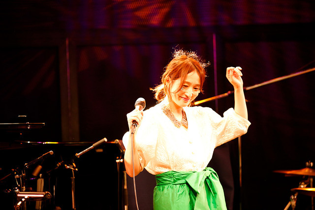 安藤裕子「ITALAN CHIBIBAND TOUR 2018」神奈川・MOTION BLUE YOKOHAMA公演の様子。（Photo by Aki Ishii）