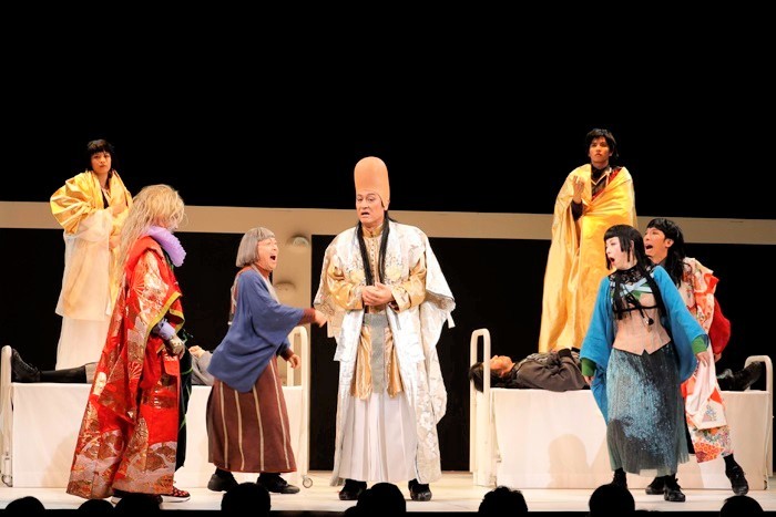 NODA・MAP『Q』: A Night At The Kabuki　より。 【撮影】福岡諒祠